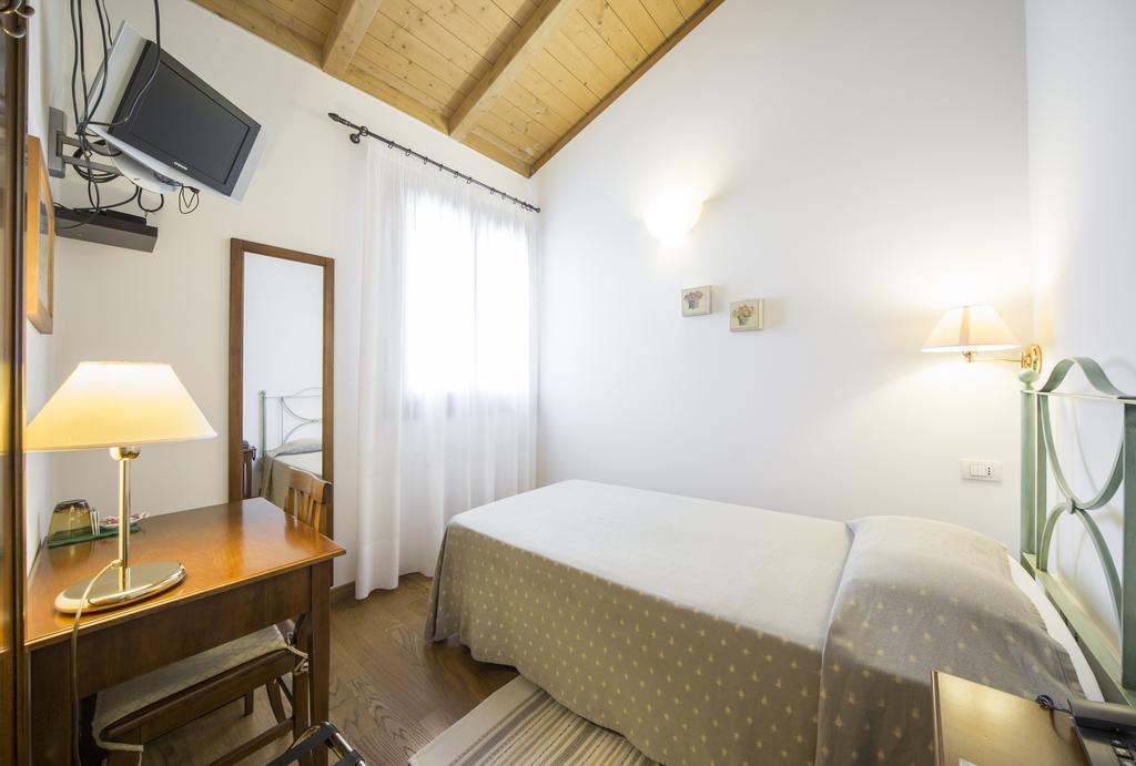 Agriturismo Gaggioli Borgo Delle Vigne 졸라프레도사 외부 사진