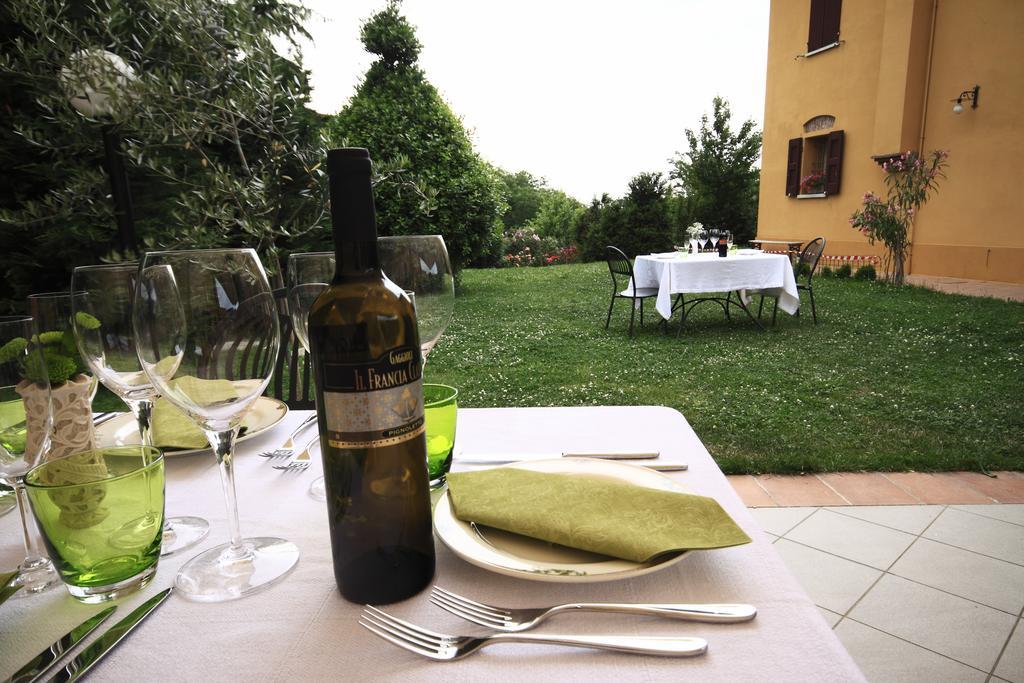 Agriturismo Gaggioli Borgo Delle Vigne 졸라프레도사 외부 사진
